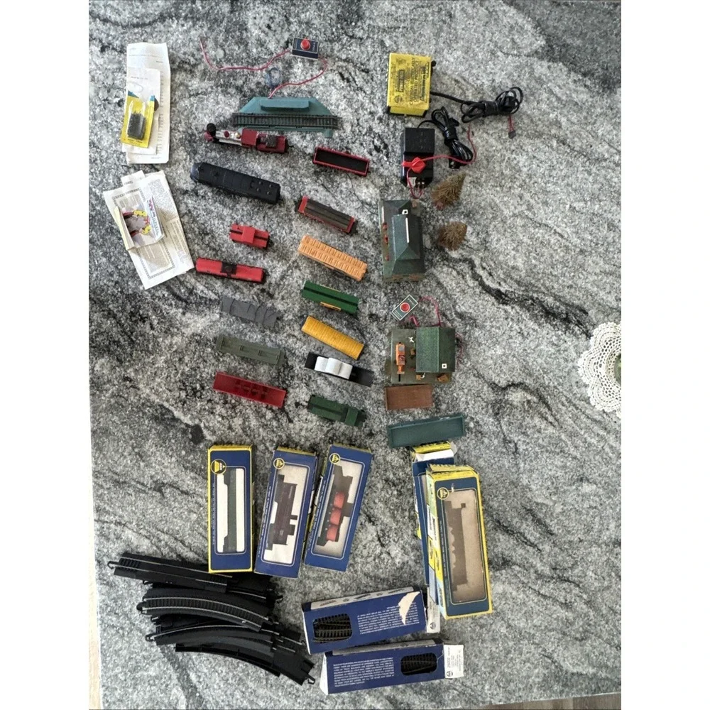 Vintage AHM Tempo HO Scale New York Central 6603 17 Trains Plus Extras See Pics‎
